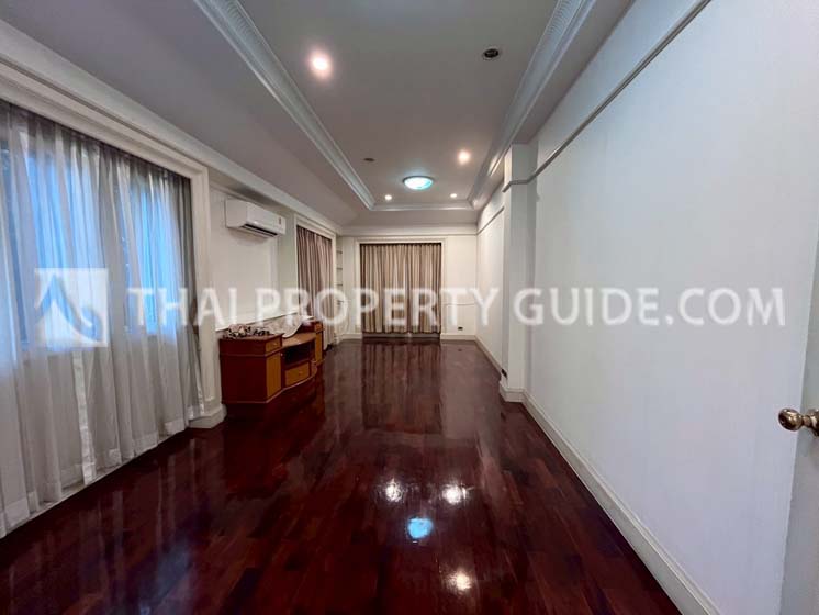 House with Shared Pool in Bangnatrad 
